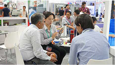 德庫瑪代理商展會洽談實拍圖 德庫瑪代理商展會洽談實拍圖